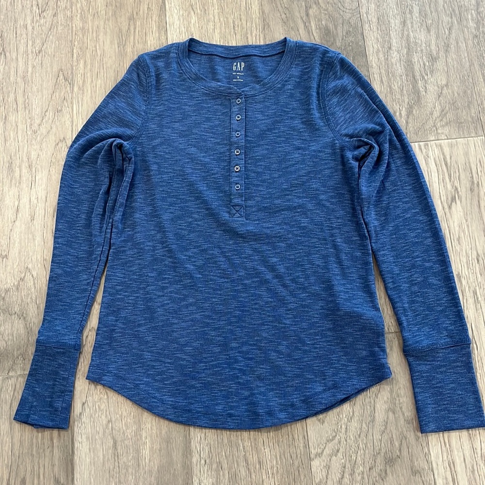 GAP Modern Henley T-shirt, size S